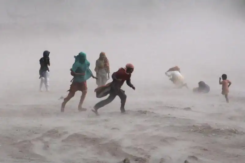 TEMPESTA DI SABBIA IN PAKISTAN 