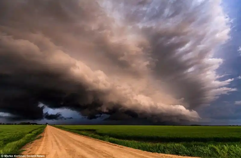 TORNADO NEGLI USA FOTO DI MARKO KOROSEC 