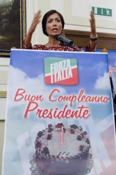 TORTA DI COMPLEANNO PER BERLUSCONI NITTO PALMA CARFAGNA 