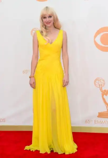 worst actress anna faris in bright yellow monique lhuiller that nearly matched her hair 