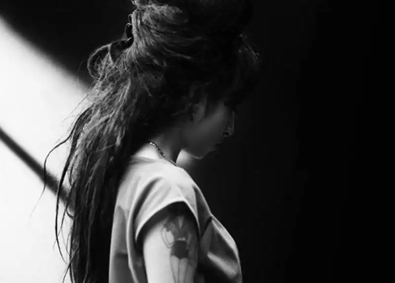 amy winehouse  di hedi slimaneredmilk gallery3p4