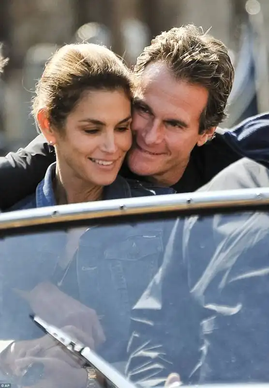 cindy crawford and her  husband rande 