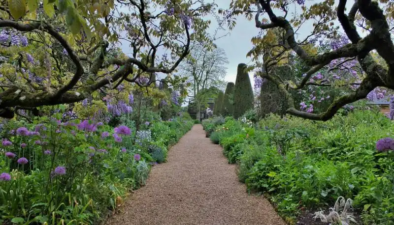 hidcote manor gardens, gloucestershire, uk