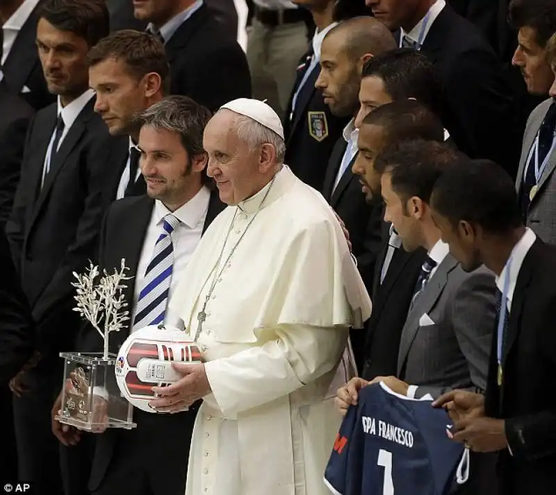 il papa incontra i giocatori per la partita della pace 6