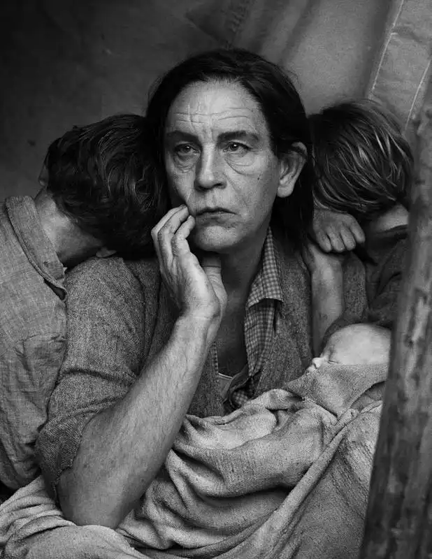 jonh malkovich interpreta dorothea lange : migrant mother foto di sandro miller