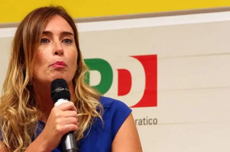 maria elena boschi 22