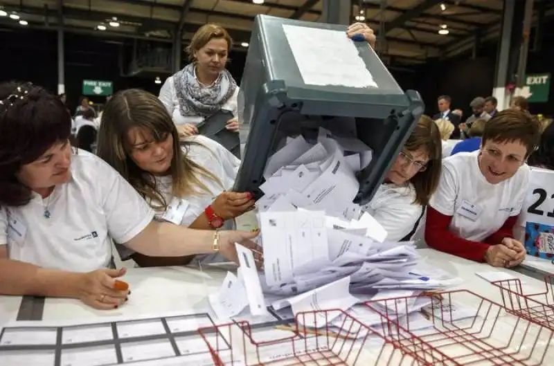 referendum in scozia   le operazioni di voto  16