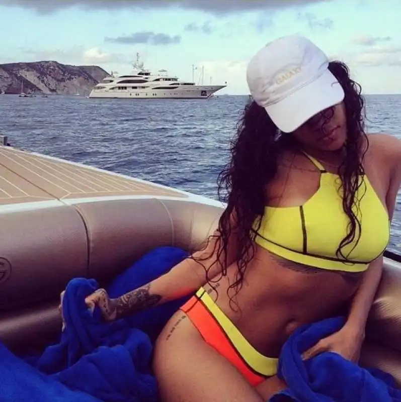 rihanna a ponza 5