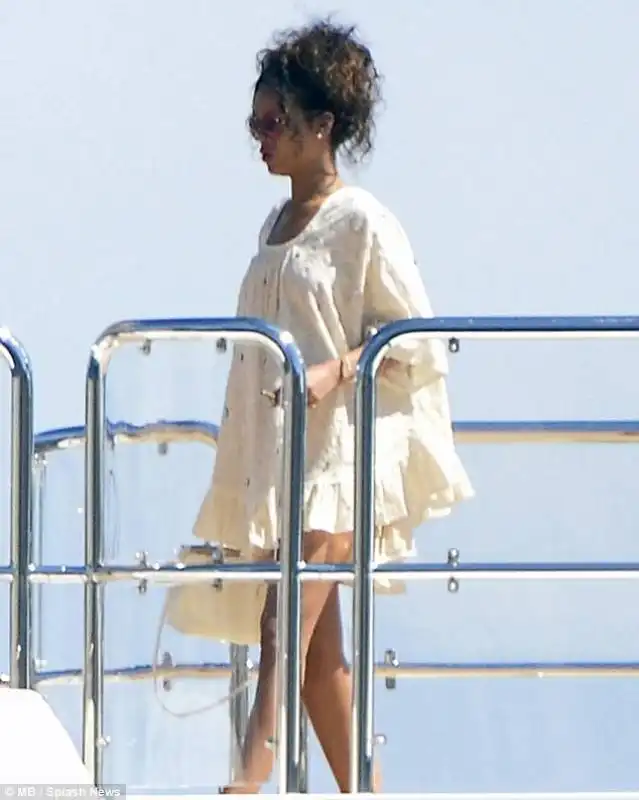 rihanna hot in italia 16