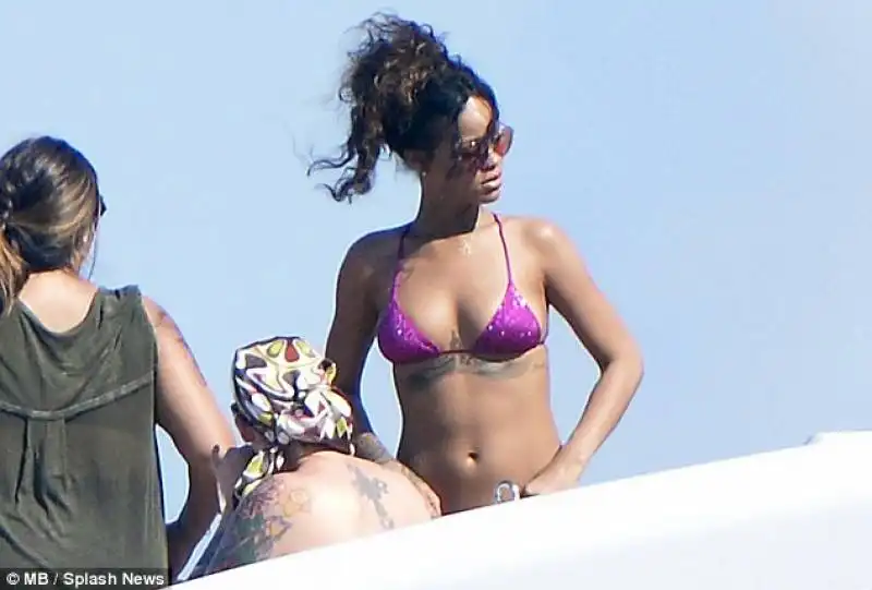 rihanna hot in italia 5