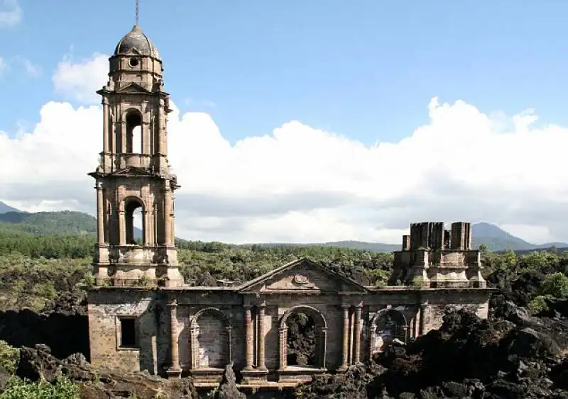 san juan parangaricutiro in messico