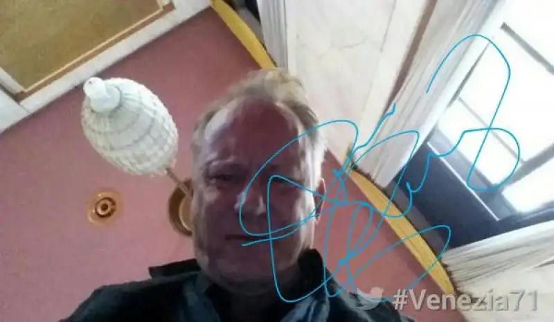 stellan skarsgard twitter mirror a venezia