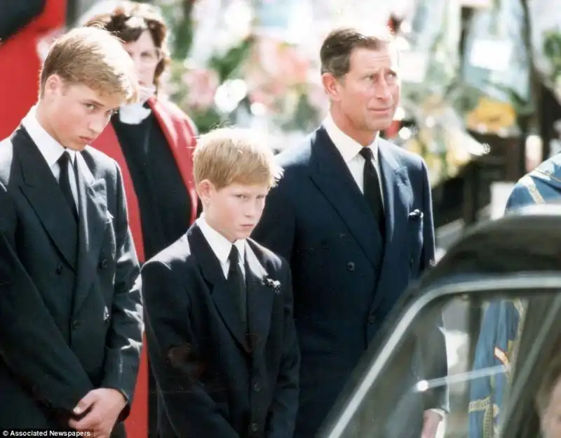 william , harry e carlo ai funerali di diana