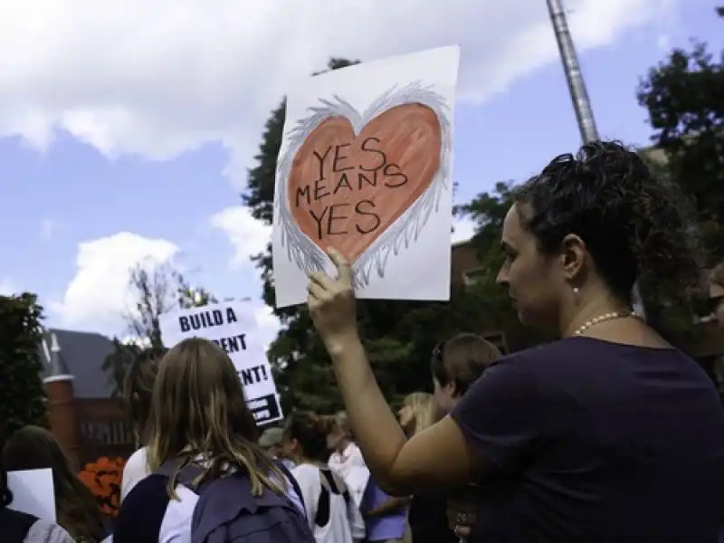 yes means yes  legge anti stupro nei campus universitari americani