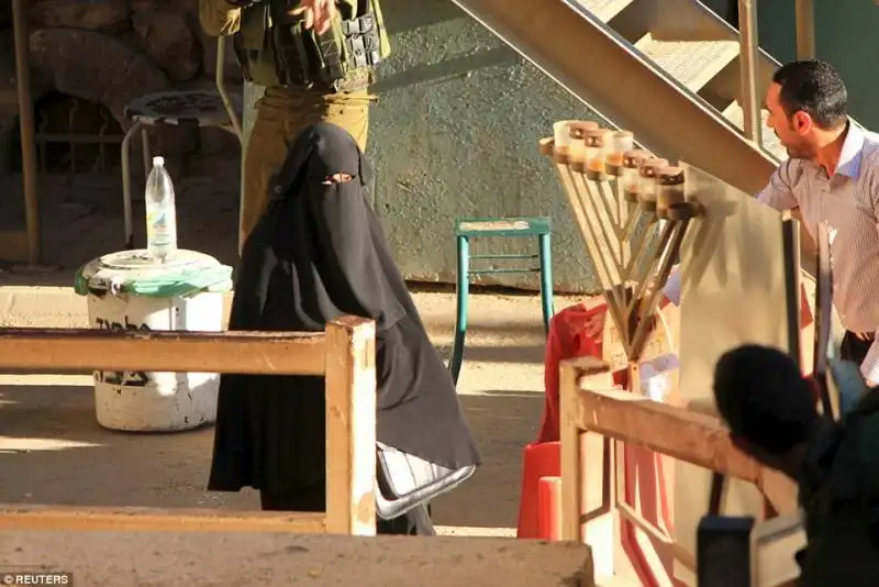 18enne palestinese uccisa a hebron dopo aver provato ad accoltellare un soldato  33