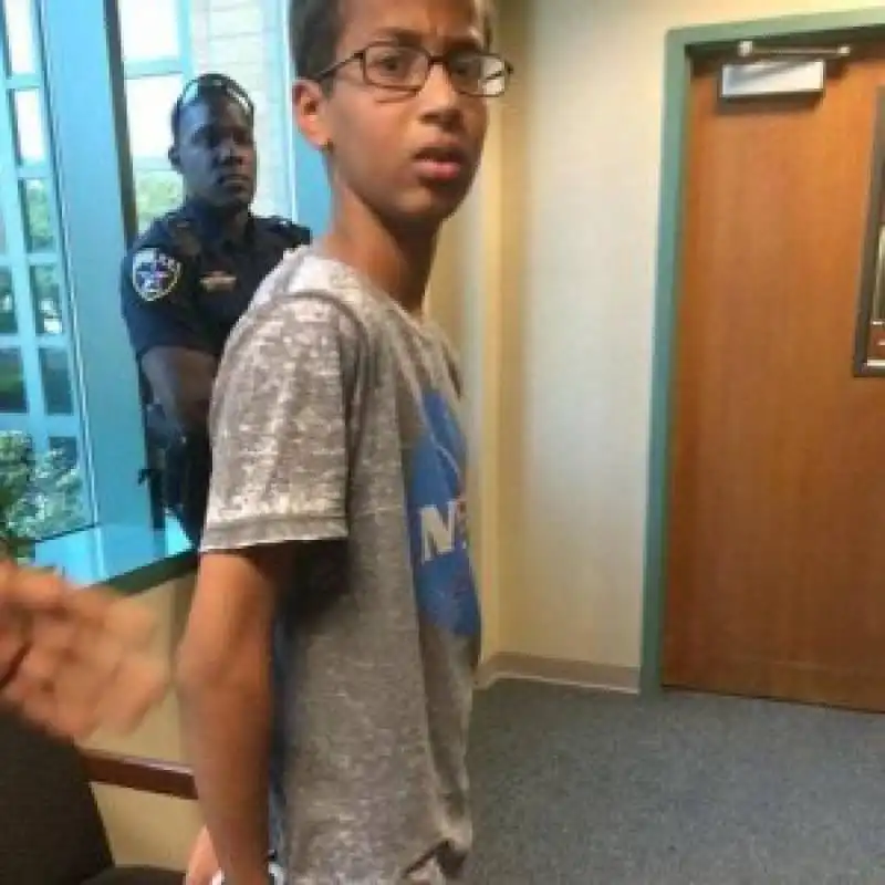 ahmed mohamed in manette il giorno dell'arresto