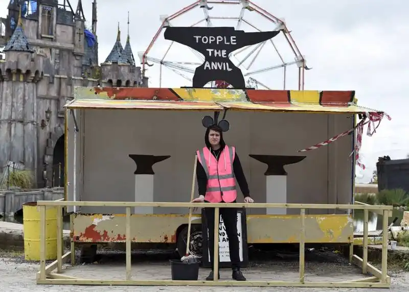 banksy dismaland  1