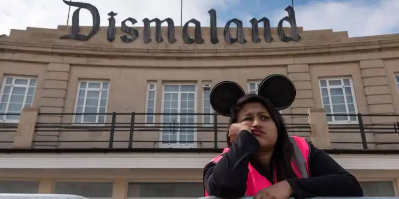 banksy dismaland  6