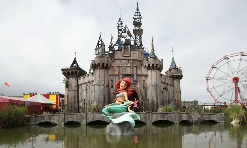 banksy dismaland  8