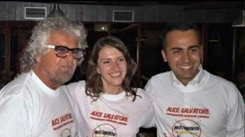 Beppe Grillo con Alice Salvatore, candidata alle regionali del M5S, e Luigi Di Maio