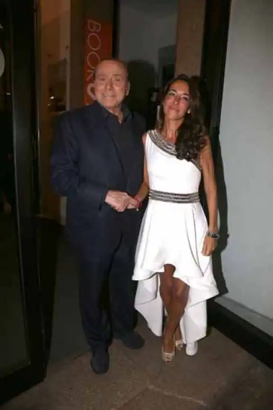 berlusconi al compleanno di licia ronzulli 