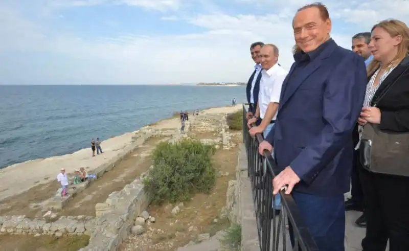 berlusconi e  putin in crimea  