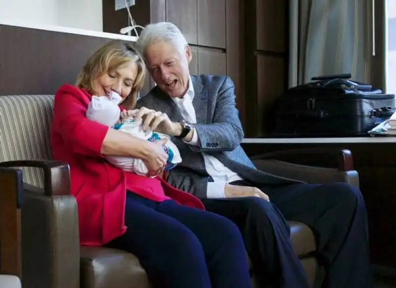 BILL E HILLARY CLINTON CON LA NIPOTE