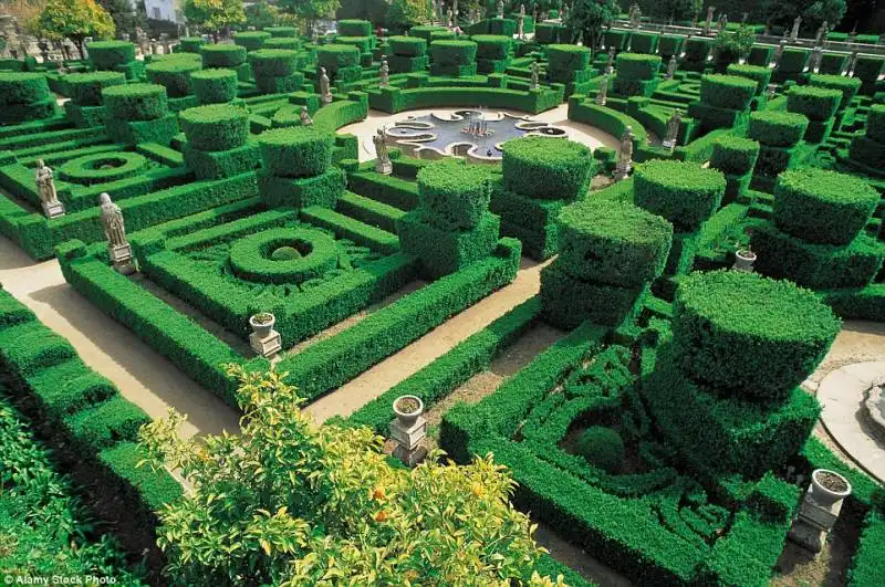 bishops palace garden, portogallo