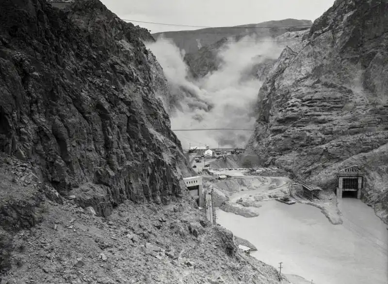 dinamite detona nel canyon   12 maggio 1933