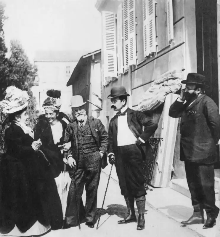 eleonora duse with matilde serao, francesco paolo and tristan bernard foto giuseppe primoli