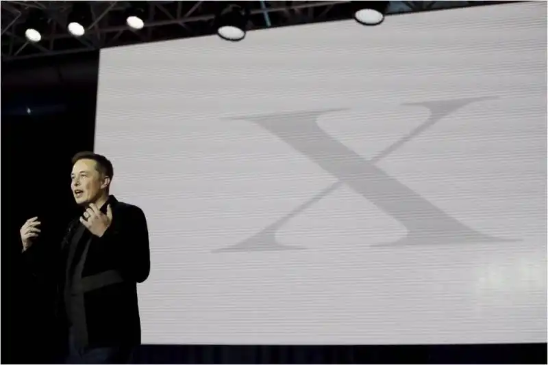 elon musk presenta la tesla model x