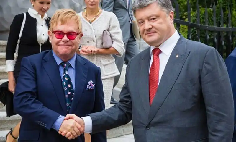 elton john e petro poroshenko