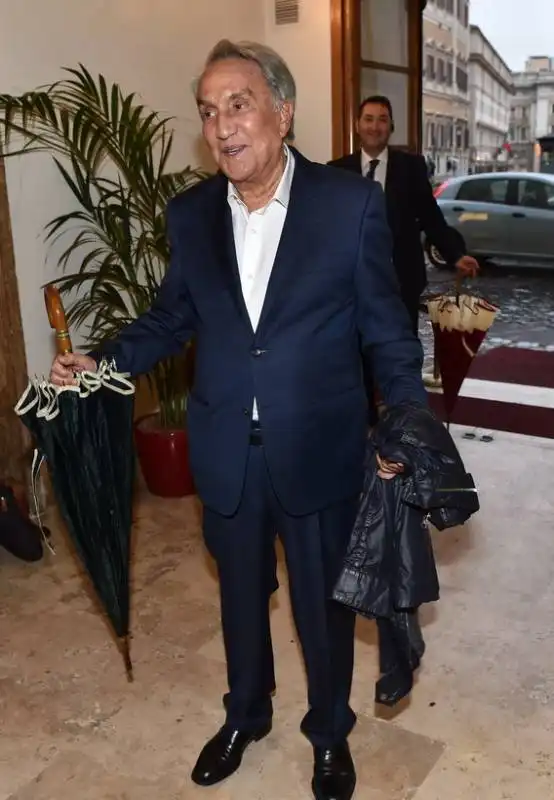 emilio fede arriva al teatro capranichetta (2)