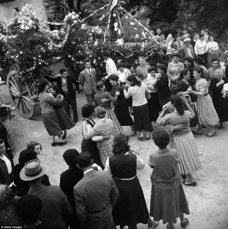 festa di maggio a bucchianico   chieti 1957