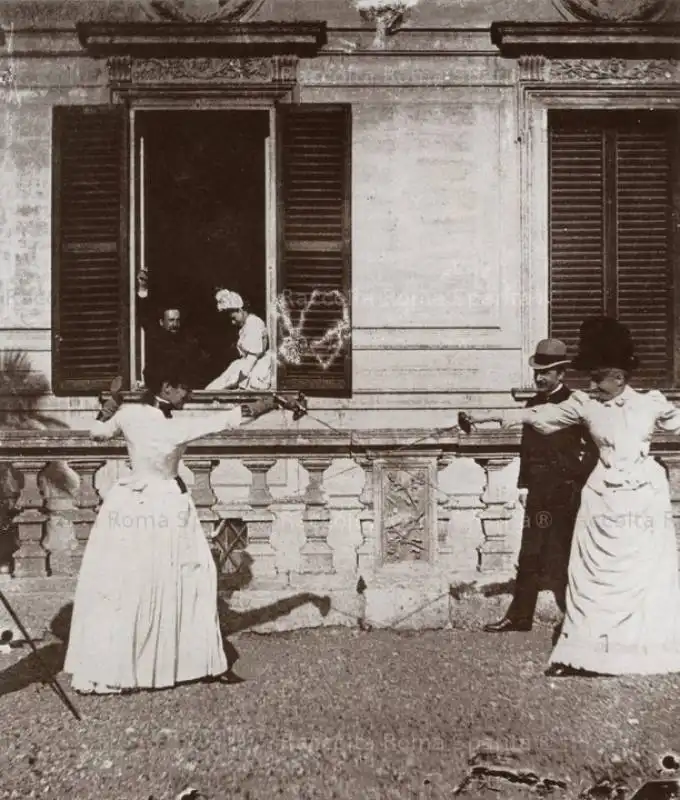 giuseppe primoli fotografa scherma a villa doria pamphili