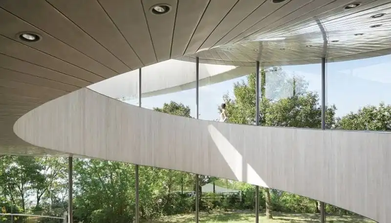 interno della ribbon chapel di hiroshima