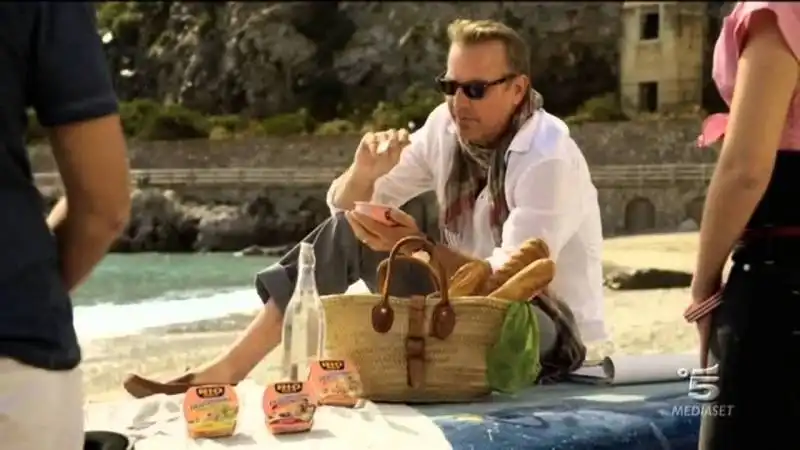 KEVIN COSTNER NELLO SPOT RIO MARE  