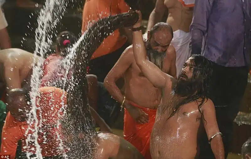 kumbh mela 2015   fiume godavari  10