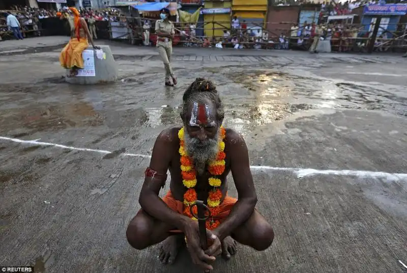 kumbh mela 2015   fiume godavari  11