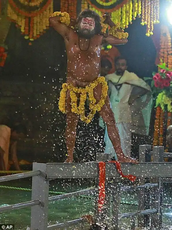 kumbh mela 2015   fiume godavari  2