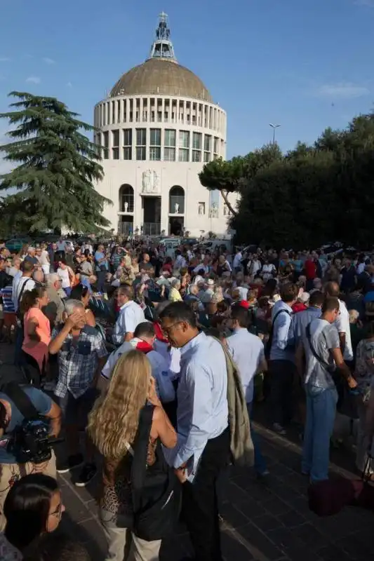 la folla di piazza don bosco