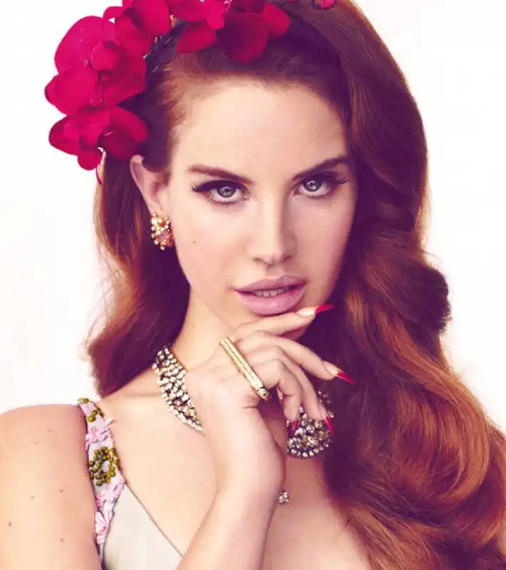 lana del rey con fiore