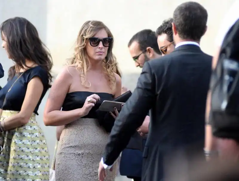 maria elena boschi con dietro claudio cerasa