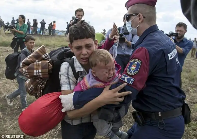 migranti al campo di roszke in ungheria