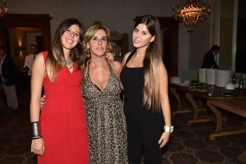 paola corrado con le  figlie