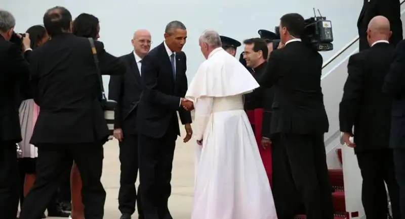 papa francesco bergoglio arriva in america accolto da obama  38