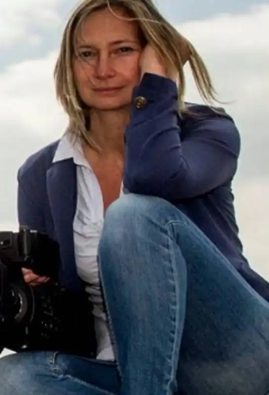 petra lazlo videoreporter ungherese  7