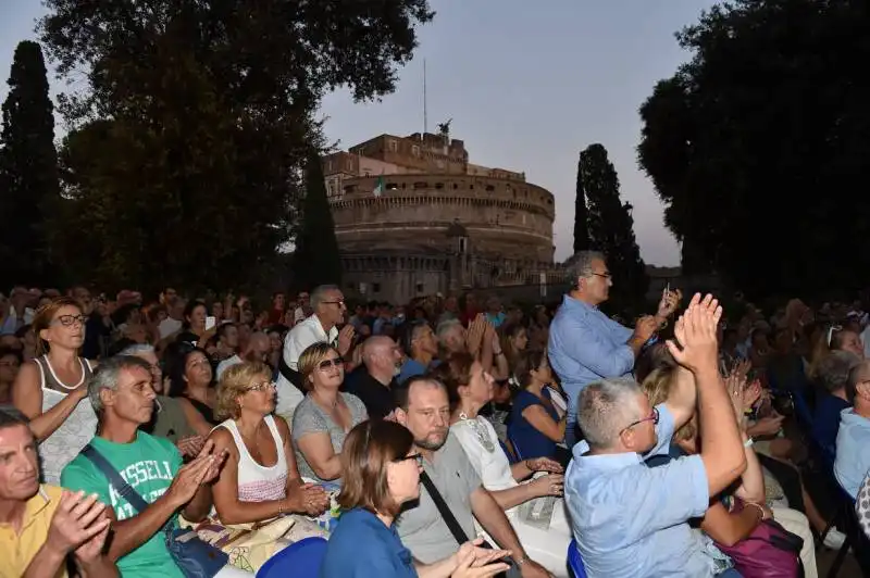 pubblico alla festa del fatto quotidiano (2)