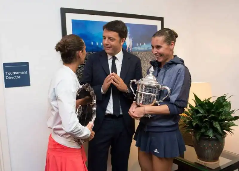 renzi con pennetta e vinci dopo finale us open, dal suo profilo facebook 60