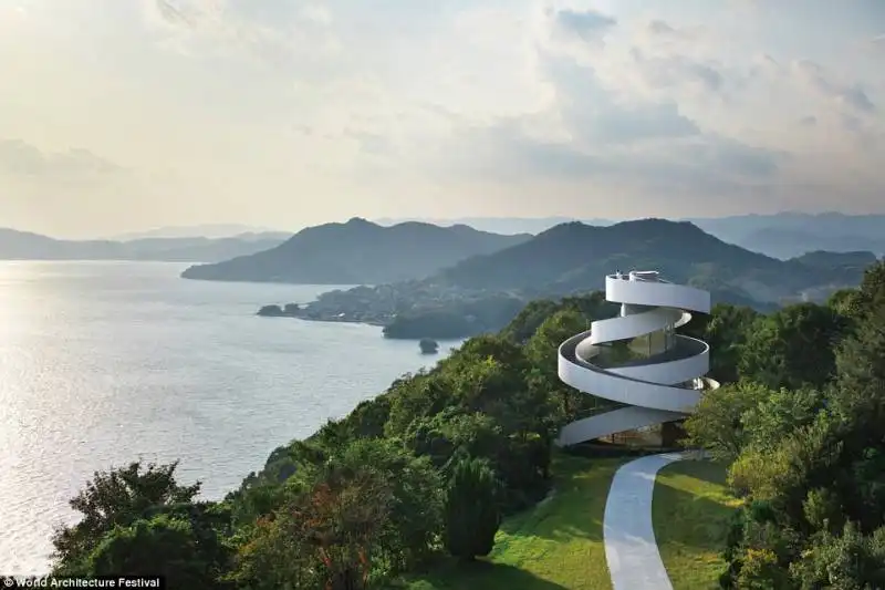 ribbon chapel di hiroshima